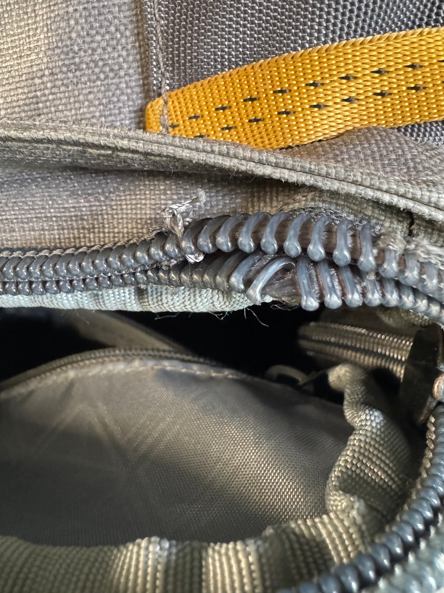 FAIR Eagle Creek ORV 2-Wheel 30" Trunk Bag With Webbing Gray / Yellow EC0A34PA