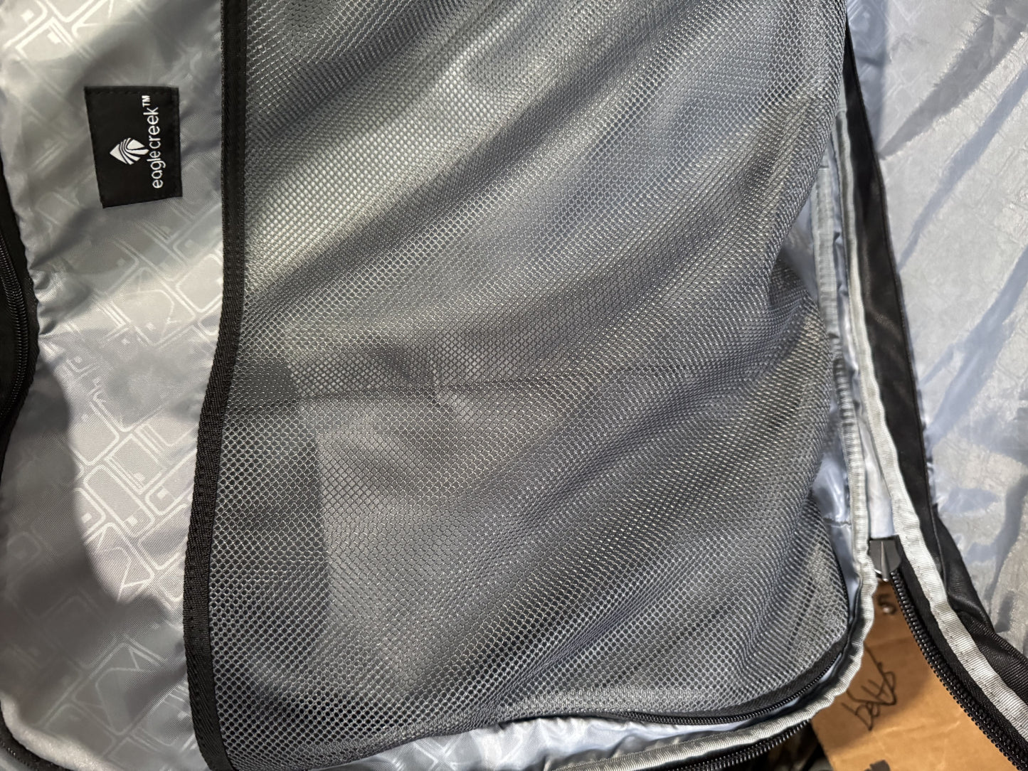 Eagle Creek Tarmac 29" Wheeled Luggage Grey / Black