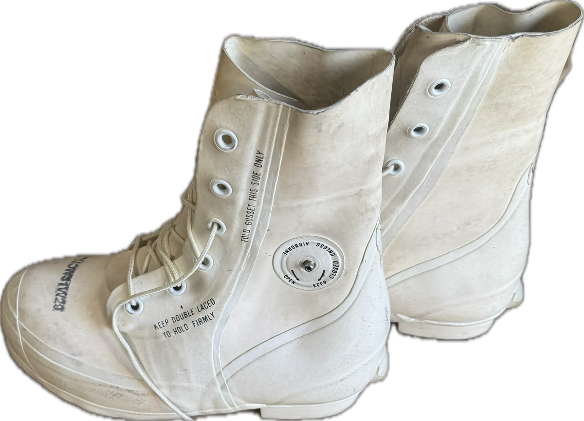 Vintage BATA White 1975 Mickey Mouse Bunny Boots US Army Extreme Cold Size 8 Regular