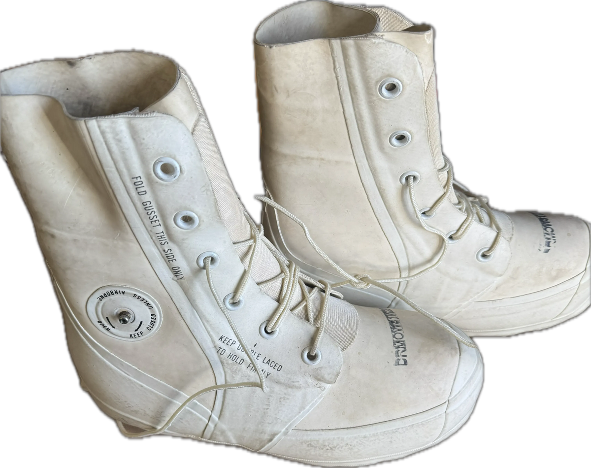 Vintage BATA White 1975 Mickey Mouse Bunny Boots US Army Extreme Cold Size 8 Regular