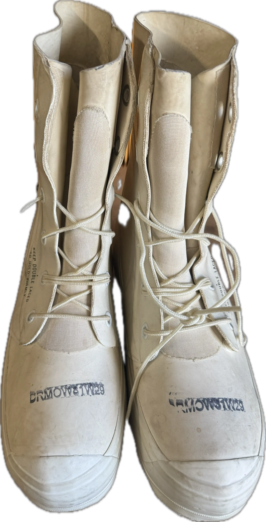 Vintage BATA White 1975 Mickey Mouse Bunny Boots US Army Extreme Cold Size 8 Regular