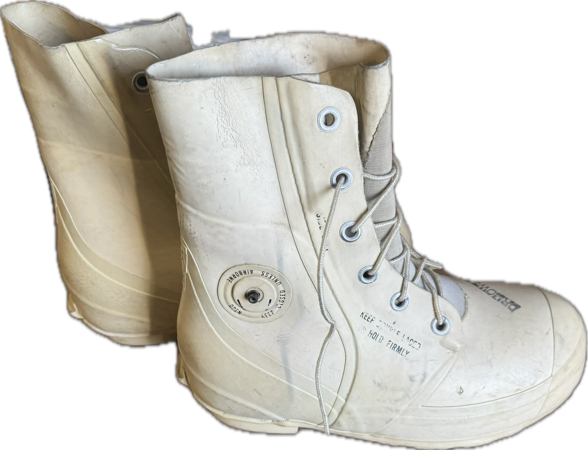 Fair Vintage BATA White 1975 Mickey Mouse Bunny Boots US Army Extreme Cold Size 8 Regular