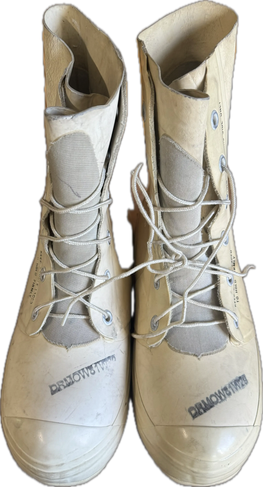 Fair Vintage BATA White 1975 Mickey Mouse Bunny Boots US Army Extreme Cold Size 8 Regular